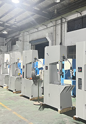 <a href=http://m.120058.cn target=_blank class=infotextkey>立式鋸床</a>是國際普遍且工業(yè)發(fā)展不可缺少的實(shí)驗解剖機，一般金屬材料的切斷、凡鋸刃所及的地方都可以做切斷