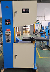 <a href=http://m.120058.cn target=_blank class=infotextkey>立式鋸床</a>是國際普遍且工業(yè)發(fā)展不可缺少的實(shí)驗解剖機，一般金屬材料的切斷、凡鋸刃所及的地方都可以做切斷