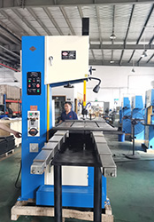 <a href=http://m.120058.cn target=_blank class=infotextkey>立式鋸床</a>是國際普遍且工業(yè)發(fā)展不可缺少的實(shí)驗解剖機，一般金屬材料的切斷、凡鋸刃所及的地方都可以做切斷