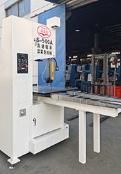 <a href=http://m.120058.cn target=_blank class=infotextkey>立式鋸床</a>是國際普遍且工業(yè)發(fā)展不可缺少的實(shí)驗解剖機，一般金屬材料的切斷、凡鋸刃所及的地方都可以做切斷